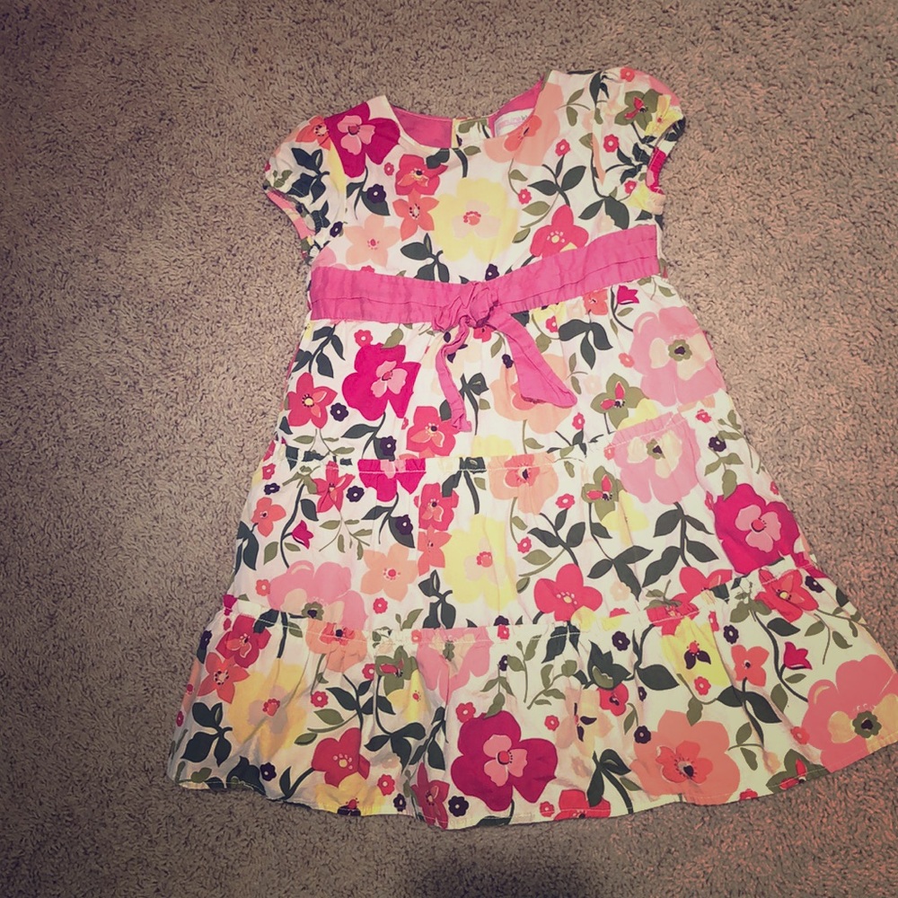 White back drop flower patterned kids dress